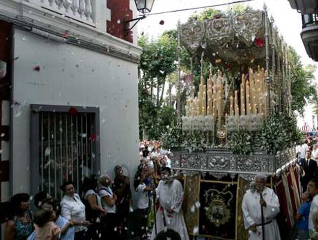 Primera salida de la Virgen del Carmen Coronada