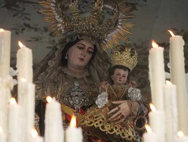 Primera salida de la Virgen del Carmen Coronada