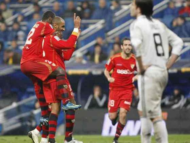 El Sevilla se antepone a un Madrid en crisis (3-4)