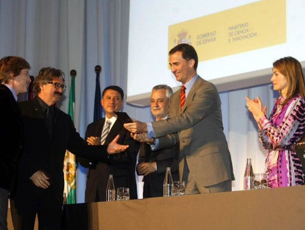 Consultora Summa recoge uno de los Premios Nacionales de Dise&ntilde;o de manos del Pr&iacute;ncipe de Asturias, Don Felipe de Borb&oacute;n.

Foto: D.C.