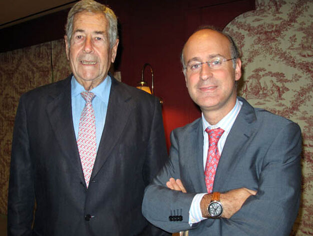 Juan de Porres y Francisco Velasco, director de la delegaci&oacute;n de EOI en Sevilla.

Foto: Victoria Ram&iacute;rez