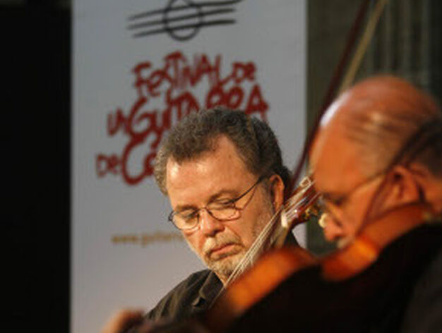 El guitarrista Manuel Barrueco durante su actuaci&oacute;n en la Sala Orive.

Foto: Jose Martinez/Alvaro Carmona