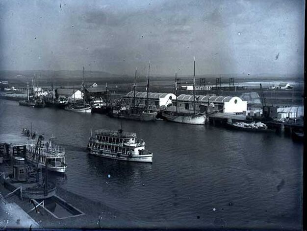 1950. Vista del puerto de El Puerto de Santa Mar&iacute;a