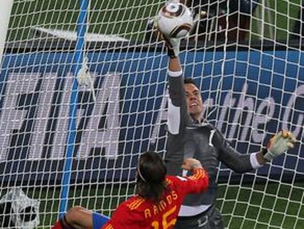 Suiza protagoniza la gran sorpresa en el inicio del Mundial al batir a Espa&ntilde;a. / Reportaje gr&aacute;fico: EFE, Reuters, AFP