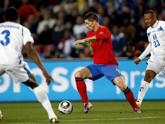 Torres estuvo algo desafortunado. / Reportaje gr&aacute;fico: EFE, AFP, Reuters.