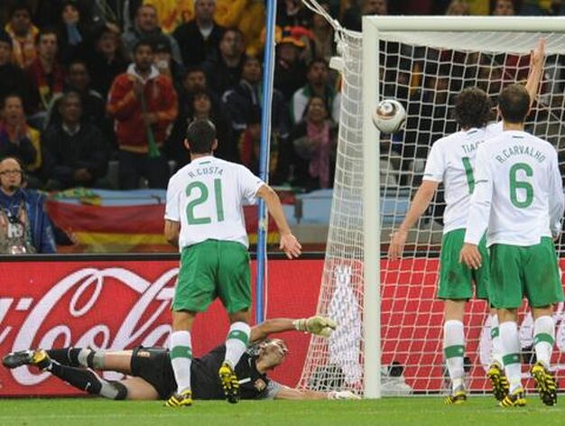 Espa&ntilde;a se clasifica para cuartos de final tras derrotar a Portugal. / Reuters