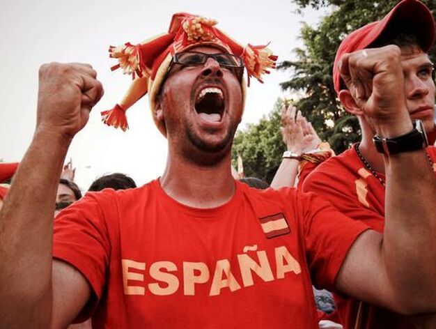 Un aficionado celebrando el gol de Iniesta.

Foto: Agencias