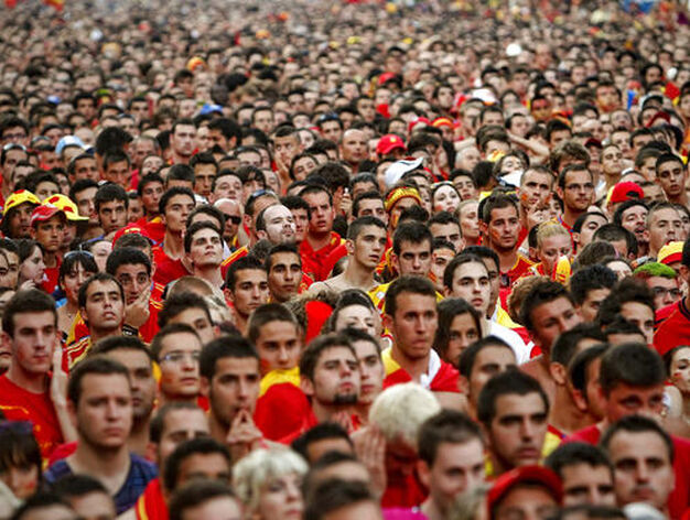 Seguidores de Espa&ntilde;a celebrando el triunfo en Madrid.

Foto: Agencias