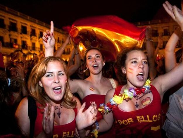Seguidores de Espa&ntilde;a celebrando el triunfo en Vitoria.

Foto: Agencias