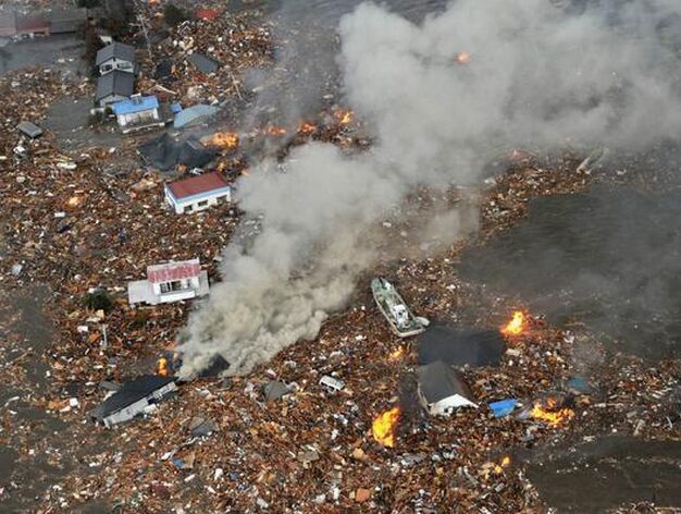 Las casas se inundan tras el fuerte 'tsunami' en Jap&oacute;n.

Foto: STR