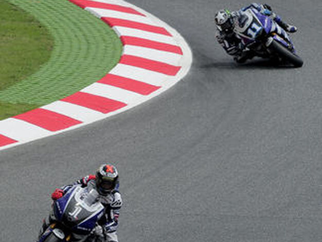 Stoner hace valer el poder&iacute;o de su moto y se lleva el Gran Premio de Catalu&ntilde;a. / AFP