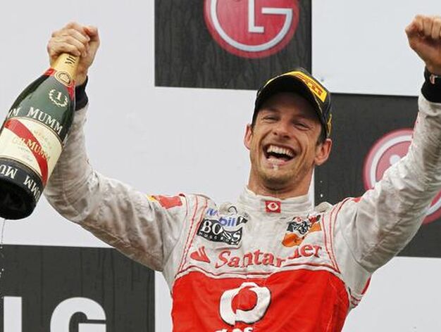 Jenson Button celebra la victoria en el Gran Premio de Canad&aacute;.

Foto: Reuters