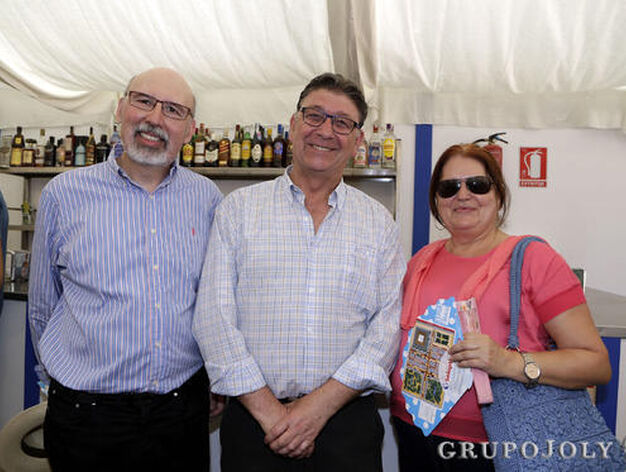 Paco Gonz&aacute;lez, candidato de UPyD a la Alcald&iacute;a de Jerez, con Loli Navas y Paco Gonz&aacute;lez.

Foto: Manuel Aranda