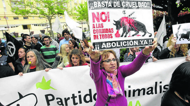 Manifestación contra los toros el pasado mes de mayo en la Feria de de Jerez.