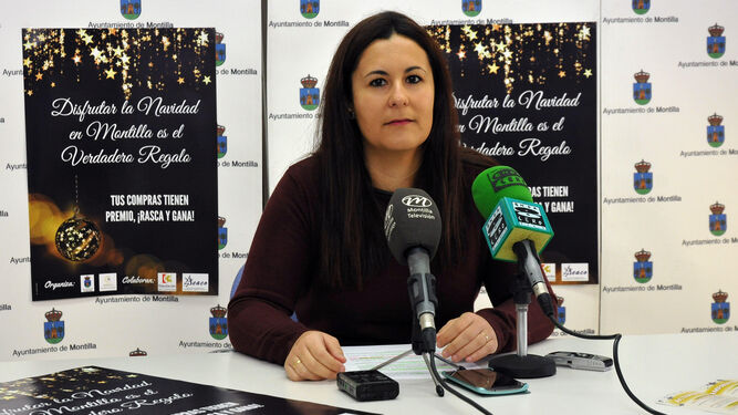 Dolores Casado presenta la campaña de Navidad en Montilla.