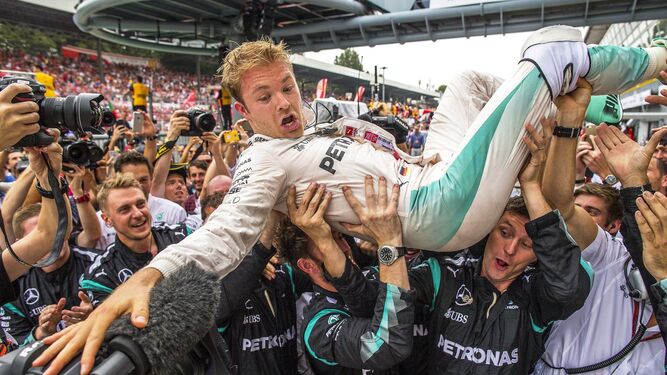 Rosberg dice hola y adiós