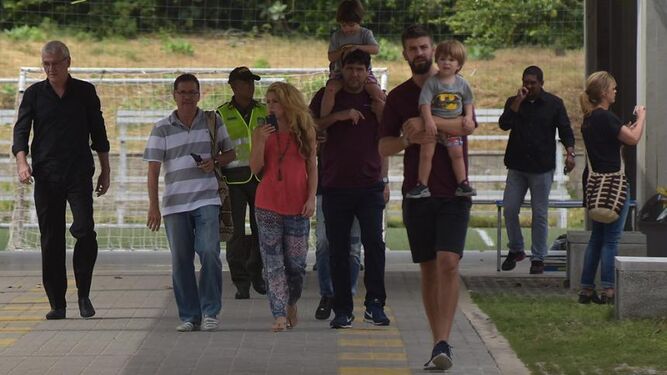 El ajetreado viaje de Shakira y su familia a Colombia