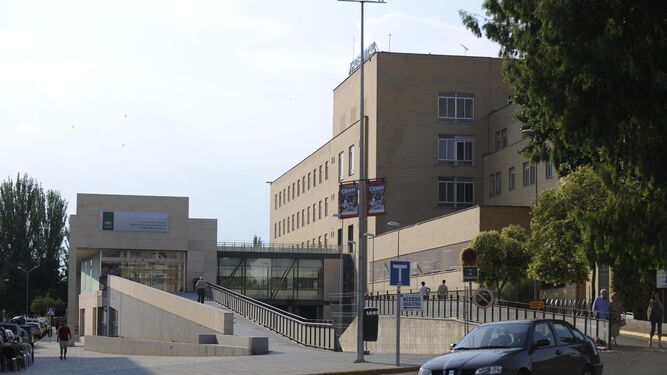 Acceso principal al hospital Valle de los Pedroches, en Pozoblanco.