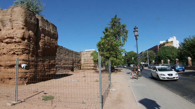 Zona de la Ronda del Marrubial, junto a la muralla, donde se construirá el carril-bici.
