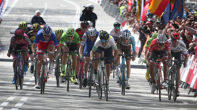 Valverde, en el centro, se impone en el sprint por delante del colombiano Pantano.