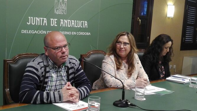 Enrique Pérez y María de los Ángeles Luna, ayer en rueda de prensa.