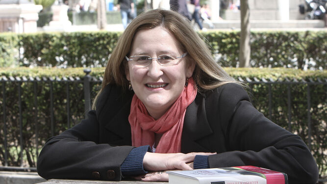 La escritora Luz Gabás.