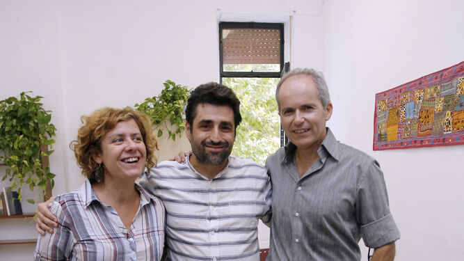 Rafael del Castillo, Alba Doblas y Rafael Blázquez, en la Oficina de la Vivienda.