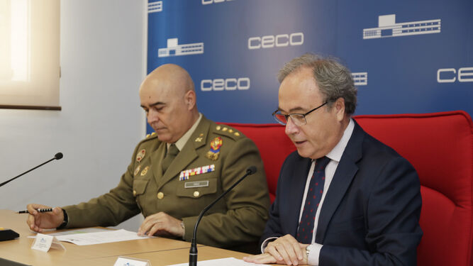 José Antonio Cruz y Antonio Díaz, ayer en la sede de CECO.