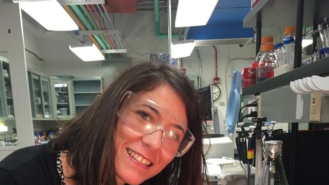 Alexandra Dubini, en un laboratorio de la UCO.