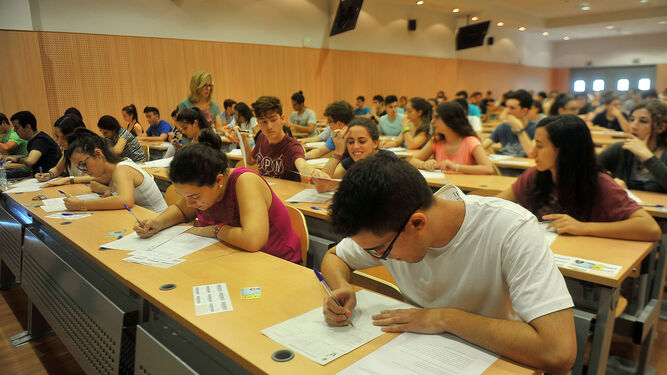Estudiantes durante las pruebas de Selectividad realizadas el curso pasado en una de las sedes de la Universidad de Córdoba.