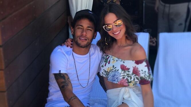 Neymar rompe por segunda vez con su chica