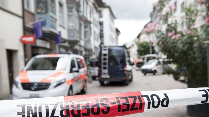 La policía cierra el casco antiguo de Schaffhausen hasta encontrar al sospechoso de herir a cinco personas.