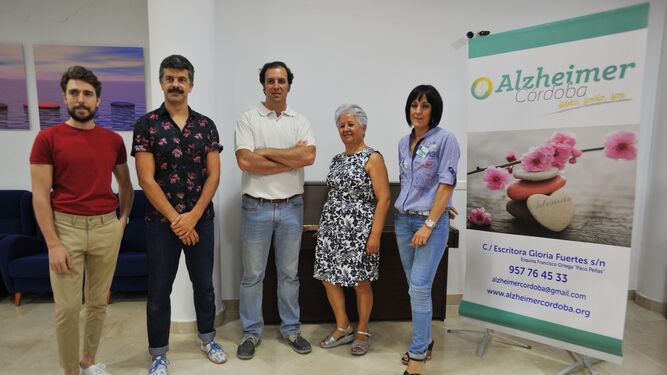 Presentación del proyecto 'Fly together' en la asociación de Alzheimer Córdoba.