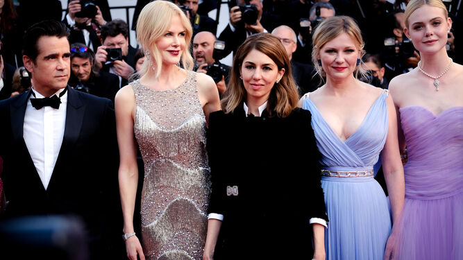 Sofia Coppola, junto a su reparto, en la presentación del filme en Cannes.