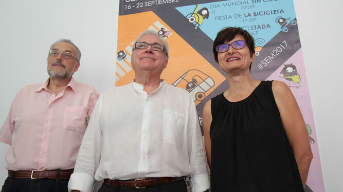 Antonio Valdenebro, Emilio Aumente y Amparo Pernichi presentan la Semana de la Movilidad.