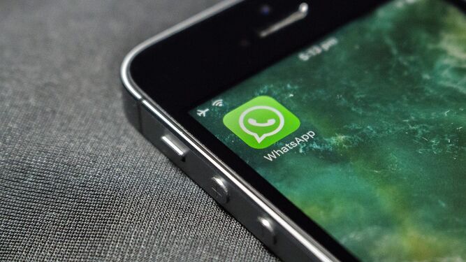 WhatsApp prevé cobrar los servicios de Business a las grandes empresas.