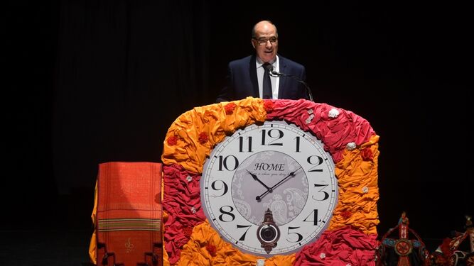 Un momento del pregón de la Feria que ofreció Joaquín Domínguez, ayer en el teatro El Silo.