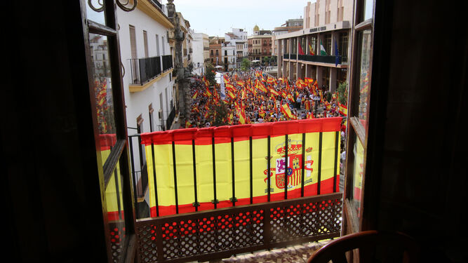 Visión general de la calle Capitulares desde un balcón.