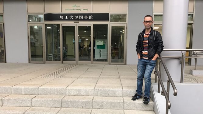 José María Millán, en una imagen tomada esta semana en la puerta de la Universidad Saitama, ubicada en el área metropolitana de Tokio.