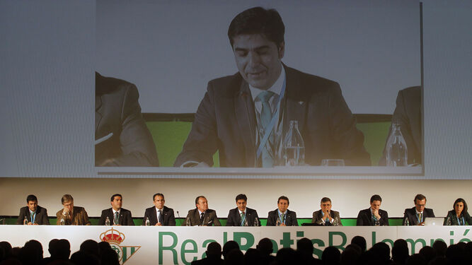 El consejo verdiblanco, presidido por Ángel Haro, en la Junta de diciembre de 2016.
