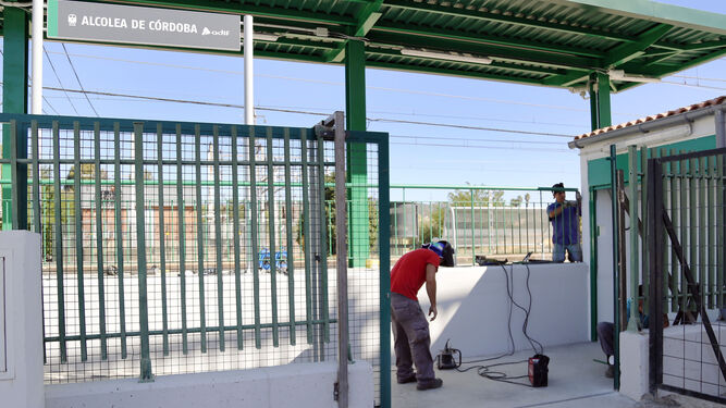 Obras en la estación del Cercanías de Alcolea.