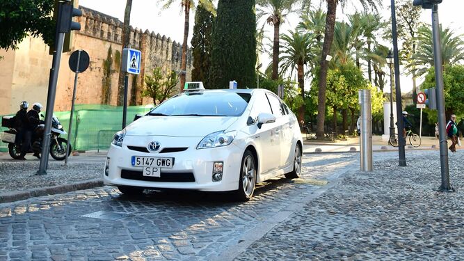 La carrera mínima del taxi subirá en el año 2018 hasta los 3,91 euros