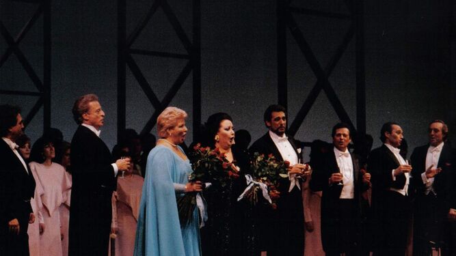 La formación, en la muralla de Ávila interpretando la ópera 'Carmen'.