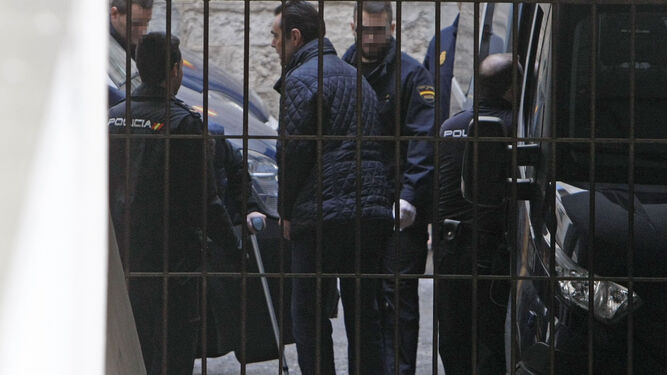 Miguel  López , sospechoso del crimen, en el juzgado de Valencia el pasado febrero.