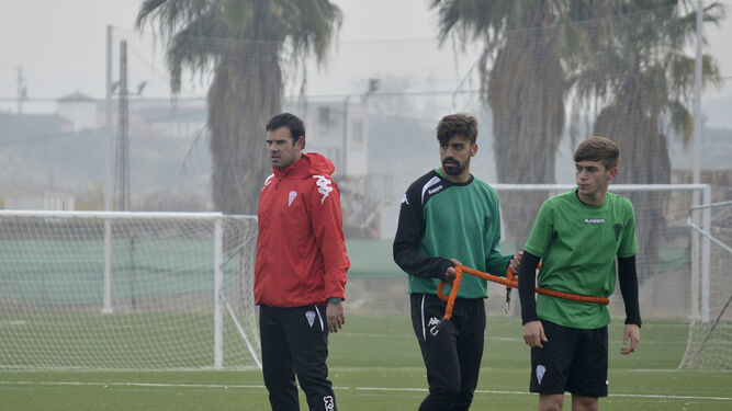 José María García sigue un entrenamiento del Córdoba B.