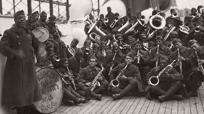 Los Harlem Hell Fighters, de gira por Europa durante la Primera Guerra Mundial.