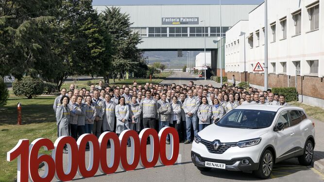 Renault fabrica en Palencia el vehículo 16 millones en España.