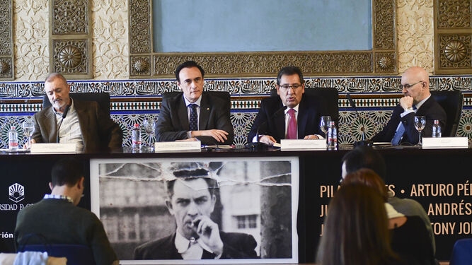 Arturo Pérez-Reverte, José Carlos Gómez Villamandos, Antonio Pulido y Jesús Vigorra, en la inauguración de las jornadas.