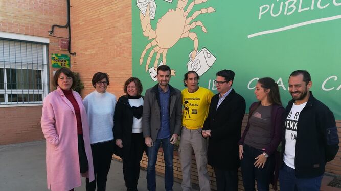 Maíllo  posa con dirigentes de IU en Córdoba