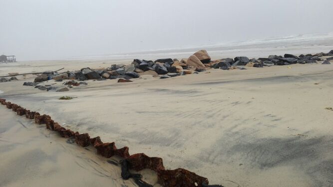 Daños ocasionados por el temporal en la playa de Matalascañas.